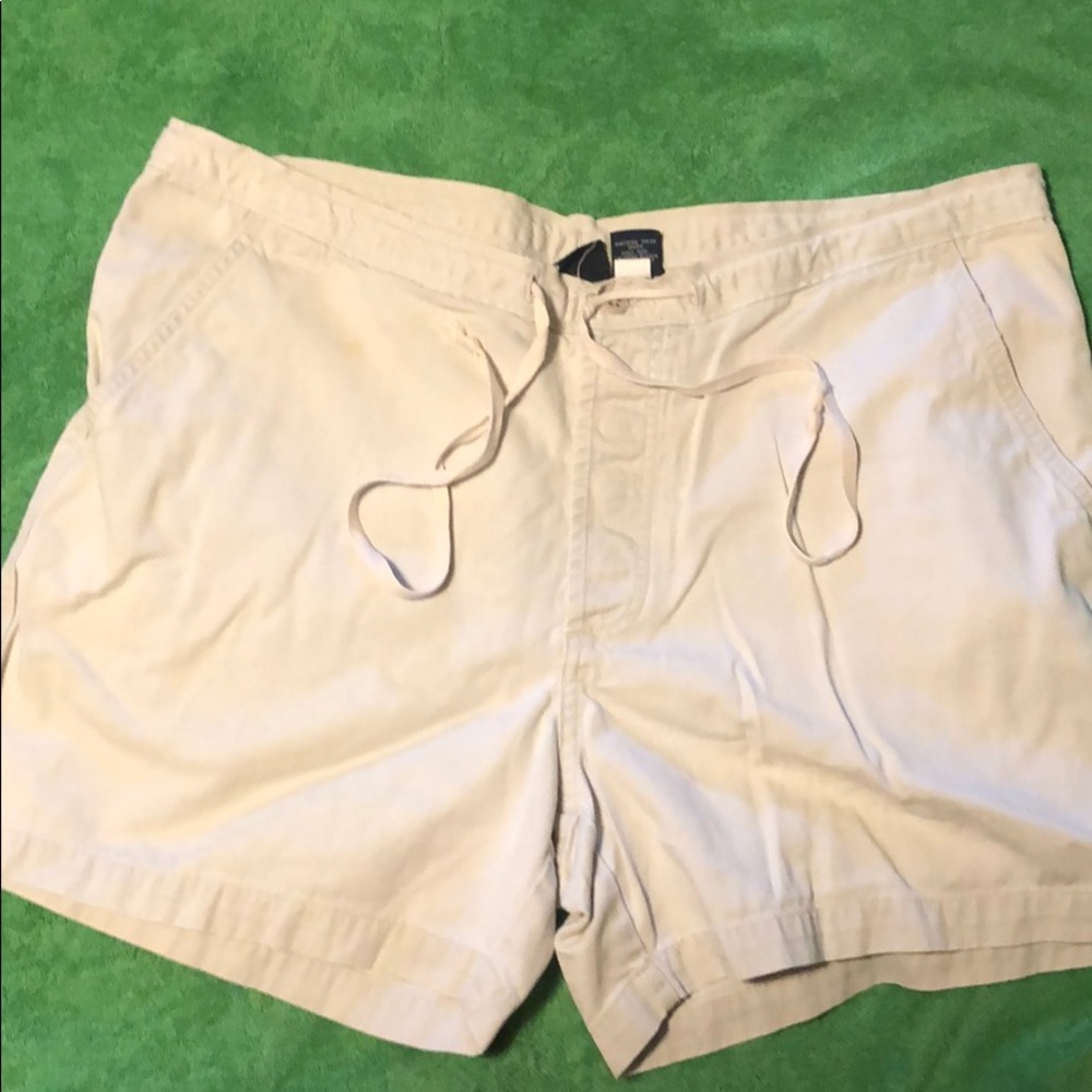 Woman’s Gap size large shorts